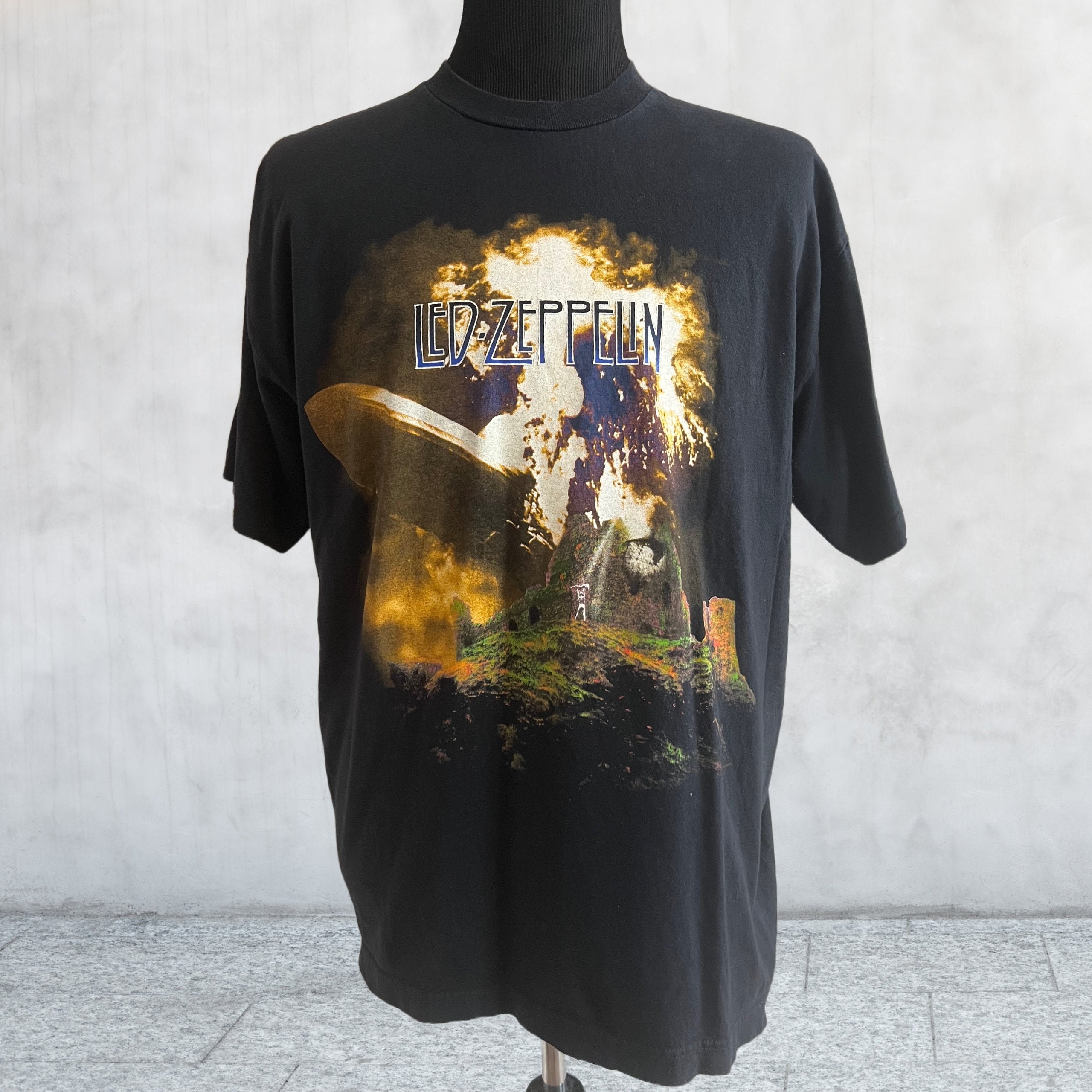 Vintage LED ZEPPELIN 1999 Winterland T-shirt. XL - Etsy 日本 Vintage LED ZEPPELIN 1999 Winterland T-shirt. XL - Etsy 日本