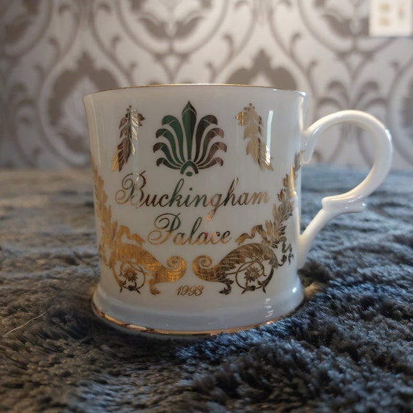 Buckingham Palace Commemorative Mug