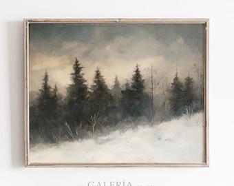 Puede incluir: Pintura de paisaje enmarcada de estilo antiguo que representa una ladera nevada y un bosque de oscuros árboles de hoja perenne bajo un cielo nublado. La obra de arte tiene una paleta de colores apagados con una estética vintage.