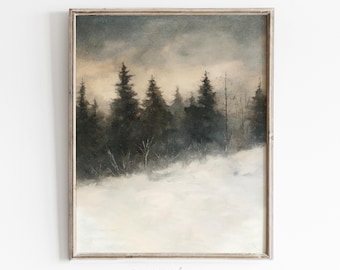 Puede incluir: Una pintura al agua enmarcada que representa una escena de bosque nevado con árboles verde oscuro y un cielo gris claro. La pintura está en un marco de madera simple.