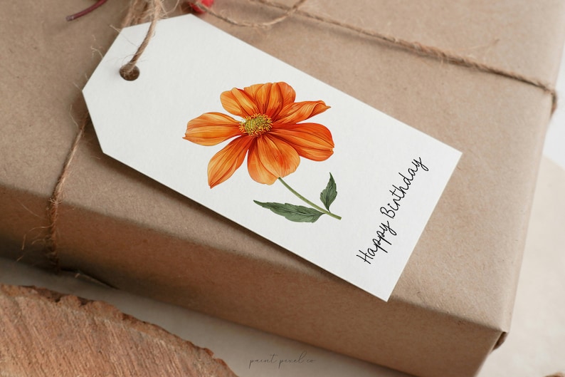 K&ouml;nnte beinhalten: Ein wei&szlig;er Geschenkanh&auml;nger mit einer Illustration einer orangefarbenen Blume und dem Text "Happy Birthday".