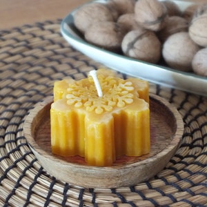 Snowflake made of 100% beeswax (76g), beeswax candle, hand-poured, gift or souvenir