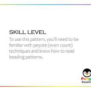 Puede incluir: Una tarjeta blanca con el texto "SKILL LEVEL" e instrucciones sobre c&oacute;mo usar un patr&oacute;n de abalorios. La tarjeta tambi&eacute;n presenta un logotipo de ping&uuml;ino con el texto "Pengu Beading".