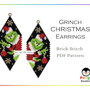 Puede incluir: Un par de pendientes de Navidad de Grinch en punto de ladrillo. Los pendientes son negros con detalles verdes, rojos y blancos. Los pendientes tienen forma de lágrima y presentan un personaje de Grinch con un gorro de Papá Noel rojo. El texto "Art. №: PB-10004" es visible en la imagen. El texto "GRINCH CHRISTMAS EARRINGS" es visible en la imagen. El texto "Brick Stitch PDF Pattern" es visible en la imagen. El texto "Pengu Beading" es visible en la imagen.