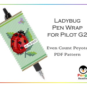 Könnte beinhalten: Ein Perlen-Stiftumschlag mit einem Marienkäfer-Design. Der Umschlag ist mit Even Count Peyote-Stich gearbeitet und für einen Pilot G2-Stift konzipiert. Das Muster ist als PDF-Download erhältlich. Das Bild enthält den Text "art. PB-10127", "LADYBUG PEN WRAP FOR PILOT G2", "Even Count Peyote PDF Pattern", und "Pengu Beading".