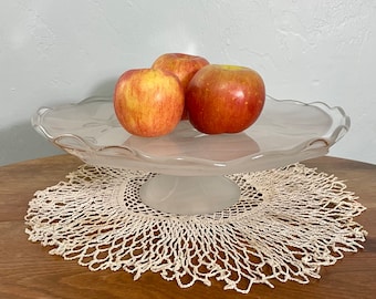Prachtig vintage matglas 11" taartplateau / taartplateau | 3,5" hoog x 11" breed | Gematteerd bladpatroon | Modern glas uit het midden van de eeuw