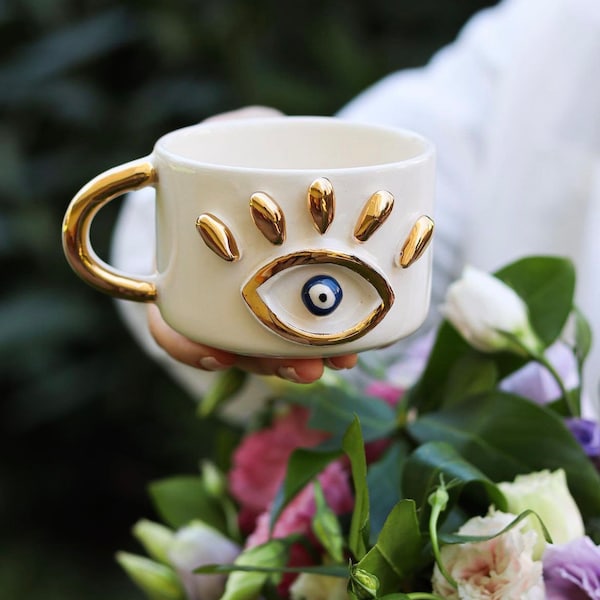 Taza Dorada del Mal de Ojo