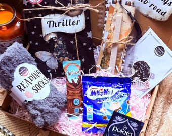 Thriller Book Blind Date Gift Box: Cozy Socks, Tea & Stickers