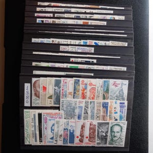 227 komplette Sets postfrisch von 1980 bis 1985 aus Frankreich.