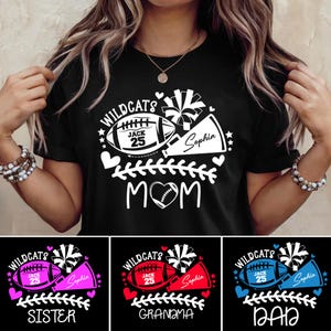 Fußball Mom Shirt, Fußball und Cheer Mom Shirts, Fußball mit benutzerdefiniertem Namen und Nummer, Fußball Mama Shirt, High School Fußballshirt