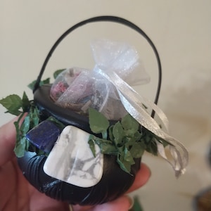 Altar offering incense blend loose smudge. Variety of 22 herbs, flowers, leaves, resins