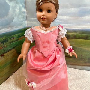 Wunderschönes 1880er Jahre Viktorianisches Pinkes Abendkleid Ensemble - 7 Stück Ensemble für American Girl Like Dolls oder andere 18 "Puppen