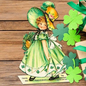Carte postale imprimable des cliparts vintage Saint-Patrick en téléchargement immédiat, image graphique irlandaise victorienne éphémère fille en robe trèfle à quatre feuilles