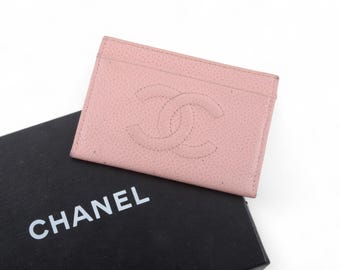 Tarjetero de piel rosa con diseño de caviar de Chanel, tarjetero, diseño vintage, clásico y auténtico.