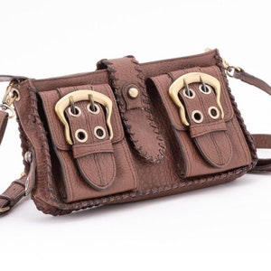 GUESS/GUESS COLLECTION Cartera de piel con correa vintage marrón con bolsillo, bandolera tipo cartera