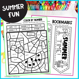 Puede incluir: Dos hojas de actividades con las palabras "SUMMER FUN" y "BOOKMARKS SUMMER TIME!". Una es un dibujo para colorear de una sand&iacute;a, y la otra es un marcap&aacute;ginas con una palmera y una llama.