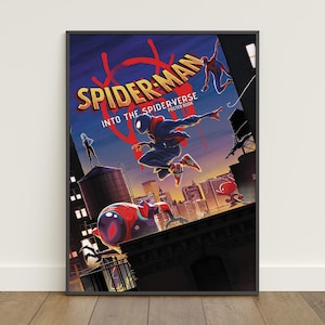 Pu&ograve; includere: Poster incorniciato con il film d'animazione "Spider-Man: Into the Spider-Verse". L'opera mostra Spider-Man in azione, con uno sfondo di paesaggio urbano e il titolo del film in lettere gialle in grassetto. Sono presenti anche altri personaggi di Spider-Man.