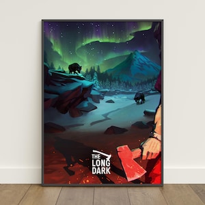 Puede incluir: Un póster enmarcado con una ilustración digital de un paisaje nevado bajo la aurora boreal. Dos osos oscuros deambulan por el terreno. El póster incluye el texto "THE LONG DARK" y un hacha roja.