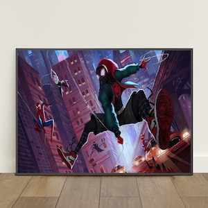 Pu&ograve; includere: Una stampa artistica incorniciata con un'illustrazione dinamica dei personaggi di Spider-Man in un paesaggio urbano. La figura centrale, Miles Morales, &egrave; raffigurata a mezz'aria, con un costume e scarpe da ginnastica rosse e nere. Sono presenti anche altri personaggi di Spider-Man.