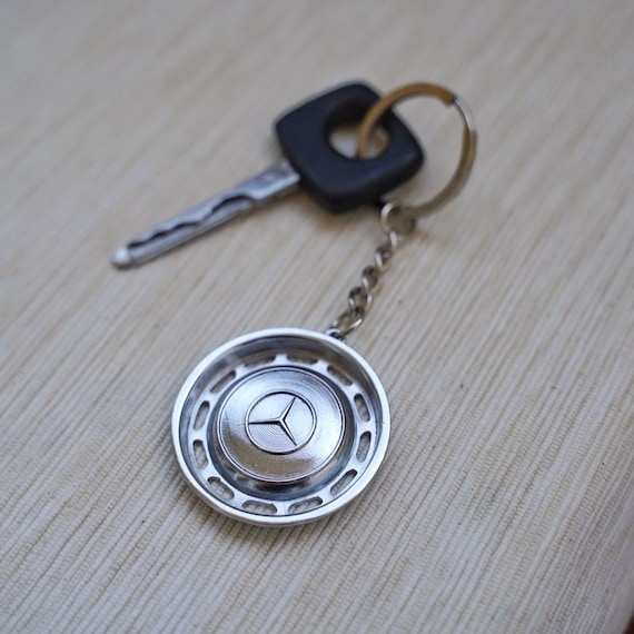 Vintage Mercedes Benz W123 Hubcap Keychain Classic Car Accessory