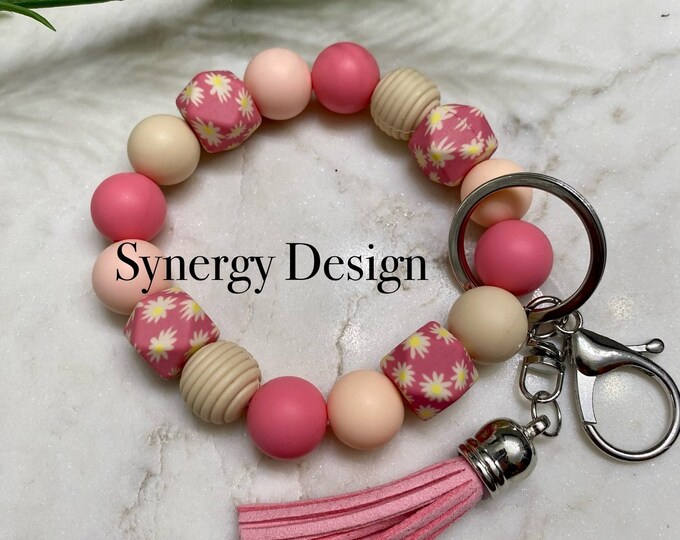 Wristlet keychains- Pink Daisy floral design