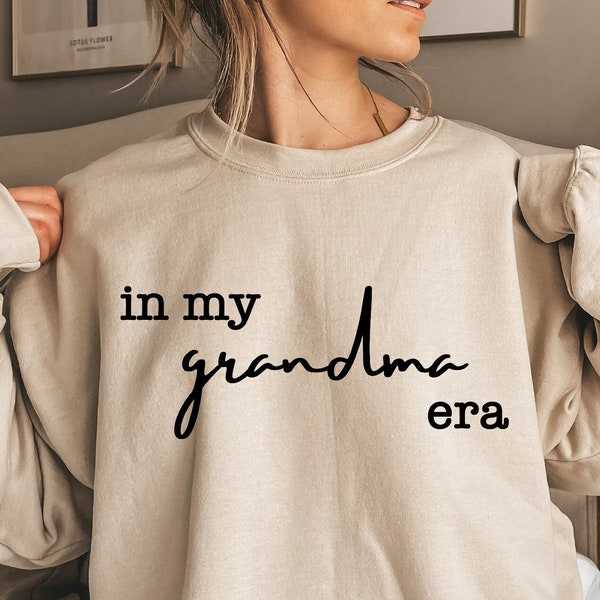 In meiner Oma Ära Sweatshirt, Muttertagsgeschenk, Oma Geburtstag Shirt, ästhetischer Hoodie für Frauen, minimalistisches Herbstsaison Shirt, D7174
