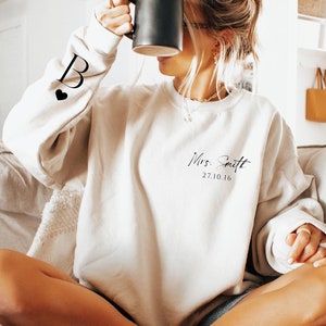 Sudadera personalizada para señora, camiseta personalizada para señora con tu día especial, camiseta para futura señora con letra inicial en la manga, regalos de novia, DG7939