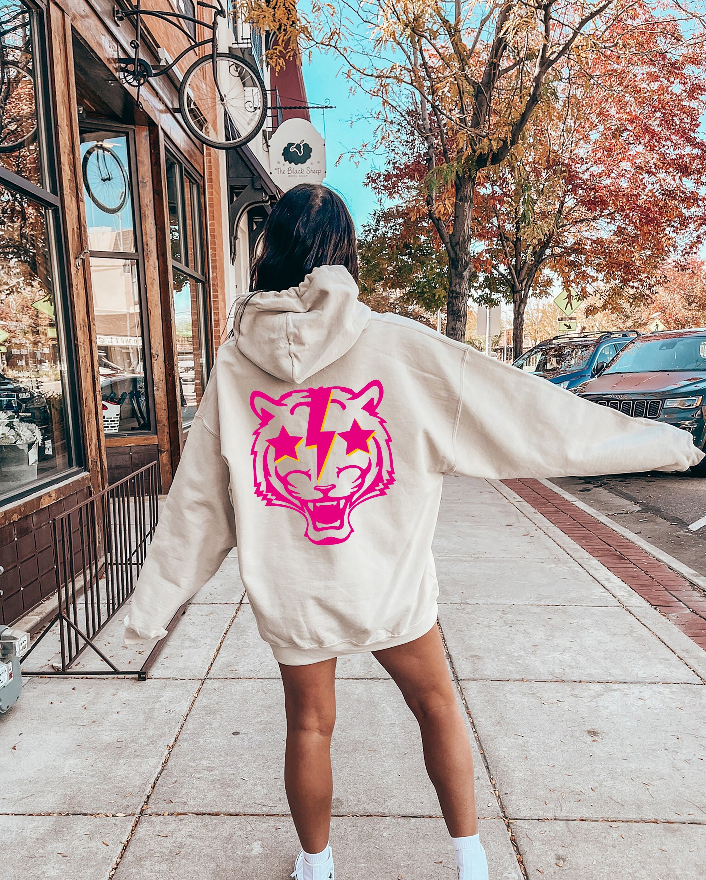 Lightning Bolt Hoodie, Preppy Tiger Sweatshirt, Pink Tiger Shirt, Lightning Shirts, Oversized Hoodie, Trendy Shirts for Teenagers, DP6098