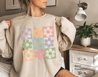 Retro Daisy Sweatshirt, Cute Flowers Shirts, Floral Shirt, Colorful Checkered Shirt, Trendy Gift For Mom, Happy Mother&#39;s Day Gifts, DA7374
