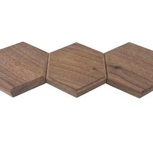 Plaque hexagonale en noyer massif, support artisanal en bois blanc pour socle de décoration