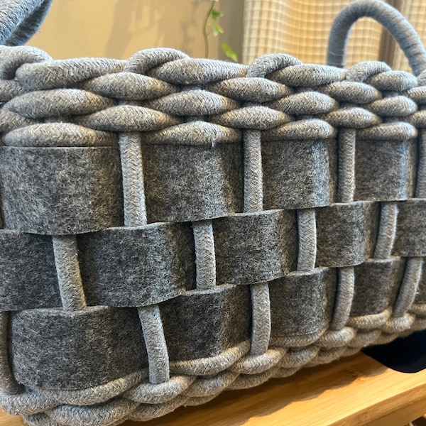 Handgjord korg av filt och bomullsrep: Förvaring av heminredning