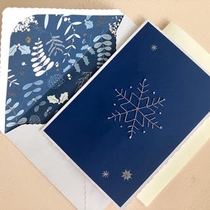 Handgestickte Weihnachtskarte mit Eiskristall