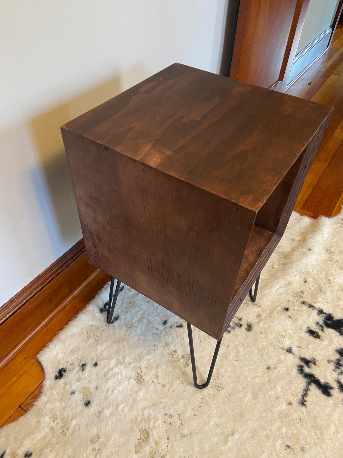 Minimalist Mid Century Modern Vinyl Record Storage and Turntable Stand