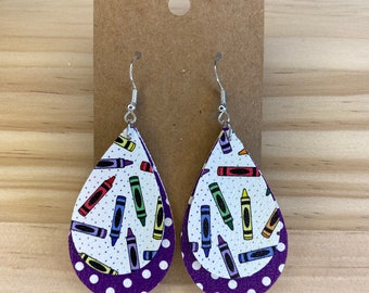 Pendientes de cuero sintético / Colección de pendientes de crayón / Patrón de crayón / Apreciación del maestro / Regalos para maestros / Pendientes ligeros