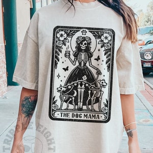 The Dog Mama Tarot Karten-Shirt, Witchy Skeleton Hunde-Liebhaber-himmlische Hundewelpen-Mutter-T-Shirt, Witchy Gothic-Hundeliebhaber-Skelett, Komfortfarben