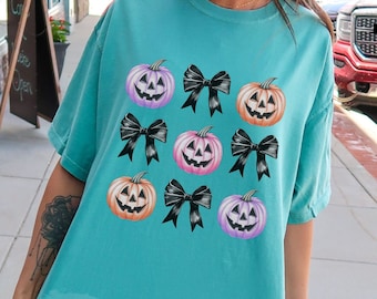 Halloween-shirt pompoen, Halloween-shirt coquette, schattig pompoenshirt, T-shirt zwarte strik, Spooky Season-shirt, Comfort Colors® Halloween-T-shirt