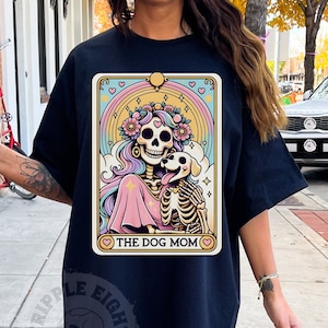 The Dog Mama Tarot Karten-Shirt, Witchy Skeleton Hunde-Liebhaber-himmlische Hundewelpen-Mutter-T-Shirt, Witchy Gothic-Hundeliebhaber-Skelett, Komfortfarben
