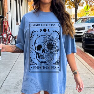 Kinda Emotional Kinda Emotionales Tarot Karten Shirt, Tarot Blumen Schädel Tarot Karte Tshirt, Dead Inside Tarot Karte Shirt, Witchy Skeleton Tee