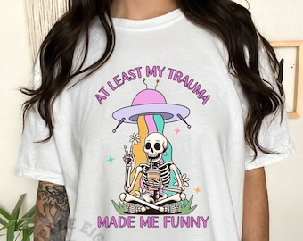 Zumindest mein Trauma machte mich zu einem lustigen T-Shirt, T-Shirt für psychische Gesundheit, Angst-T-Shirt, lustiges Skelett-Meme-Shirt, sarkastisches T-Shirt