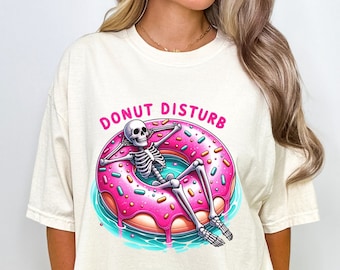 Camiseta de esqueleto engraçada, camiseta de rosquinha perturbadora, camiseta de esqueleto sarcástico, camiseta de cores confortáveis, camiseta flutuante de piscina, esqueleto em floaty