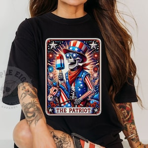 Das Patriot-lustige Tarotkarten-T-Shirt, amerikanisches Skelett-T-Shirt, 4. Juli trendiges Totenkopf-T-Shirt aus den USA, 4. Juli, Unabhängigkeitstag