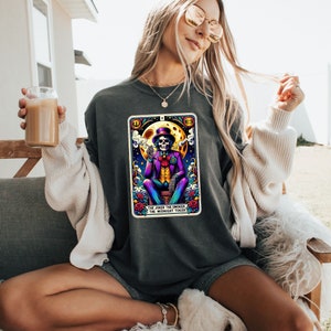 Carta de tarô The Joker Smoker Midnight Toker, clowncore, camiseta com núcleo de palhaço, nascido para palhaço, camiseta com carta de tarô clowncore, cores confortáveis