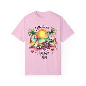 Zonnen uit broodjes uit tshirt, strand Vibes tshirt, Snarky skelet tshirt, comfort kleuren tshirt, trendy zomer shirt, Vacay Vibes, zomer tshirt afbeelding 8