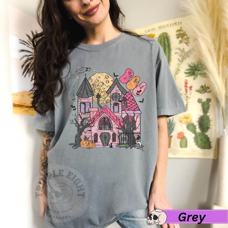 Spökhus Halloween-t-shirt, kuslig säsong-t-shirt, läskig tjej-t-shirt, spöken, pumpor, spökhus-t-shirt, trendig Halloween-tröja, häxig bild 5