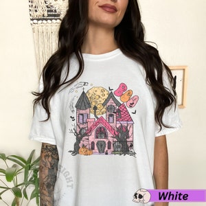 Spökhus Halloween-t-shirt, kuslig säsong-t-shirt, läskig tjej-t-shirt, spöken, pumpor, spökhus-t-shirt, trendig Halloween-tröja, häxig bild 7