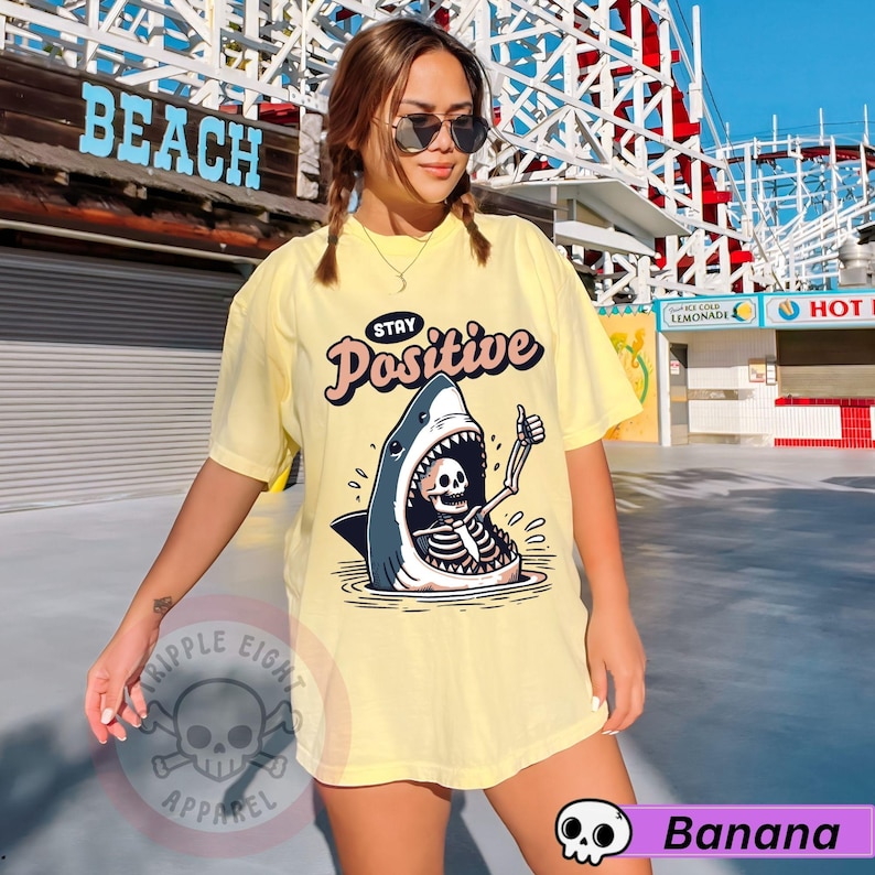 Koszulka Stay Positive Shark Attack Vintage Retro Comedy Funny, Koszulka Stay Positive, Koszulka Shark Attack, Zabawna koszulka Shark, Humor Stay Positive Banana