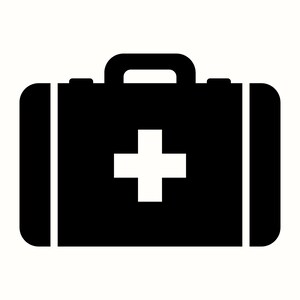 Puede incluir: Un botiquín negro con una cruz blanca en el centro. Tiene un asa en la parte superior y rayas blancas verticales en los laterales. La imagen es una representación gráfica de un botiquín médico, ideal para emergencias.