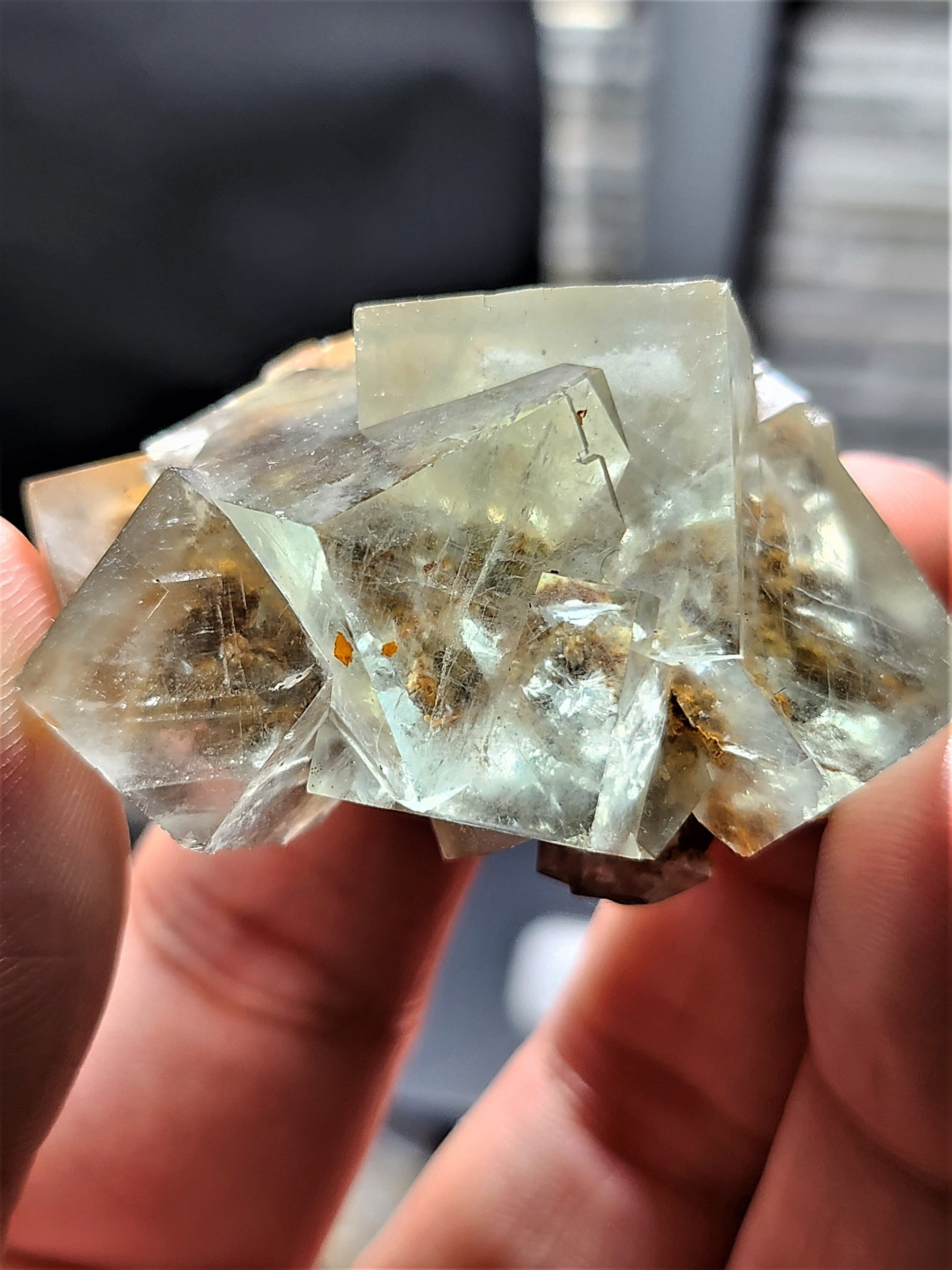 Fluorite Brute D'Okorusu, Namibie - Cristal Avec Fantômes Et Inclusions De Quartz