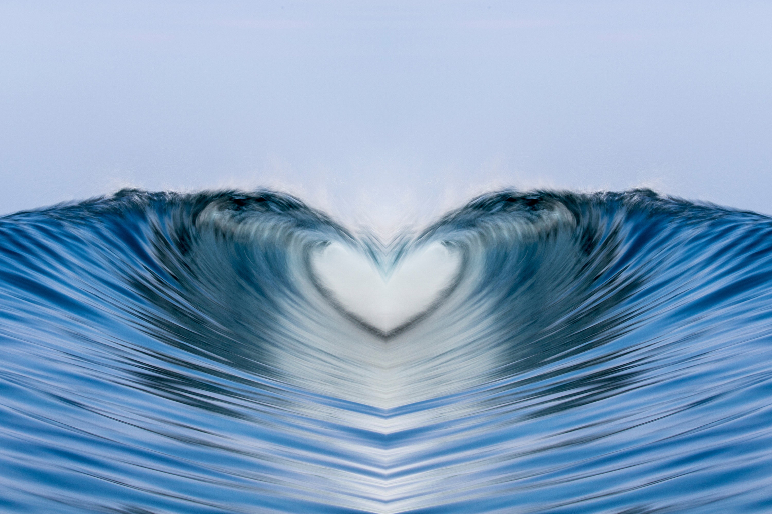 Red Heart Leak In Ocean Of Love - Modern Canvas Wall Decor