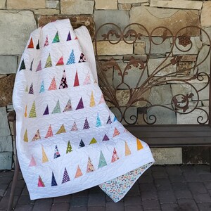 Triangle Pop - Big Block Quilts - PDF Pattern - Scrappy - Stash Buster - No Special Tools - Rotary Quilt